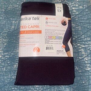 *NWT* 2 pcs Marika Tek Performance Fitted Capri (1 solid, 1 printed) #Size XS